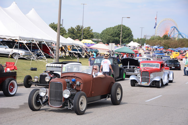 HUGE Crowds at the 50th Anniversary Street Rod Nationals